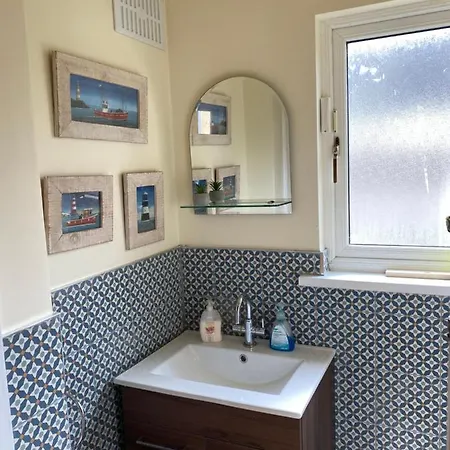 Church View House * كيلز